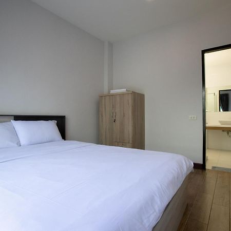 Room 36 Service Apartment Bangkok Bagian luar foto