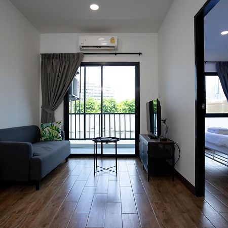 Room 36 Service Apartment Bangkok Bagian luar foto