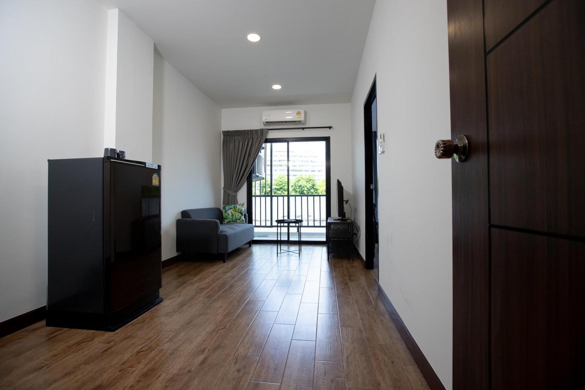 Room 36 Service Apartment Bangkok Bagian luar foto