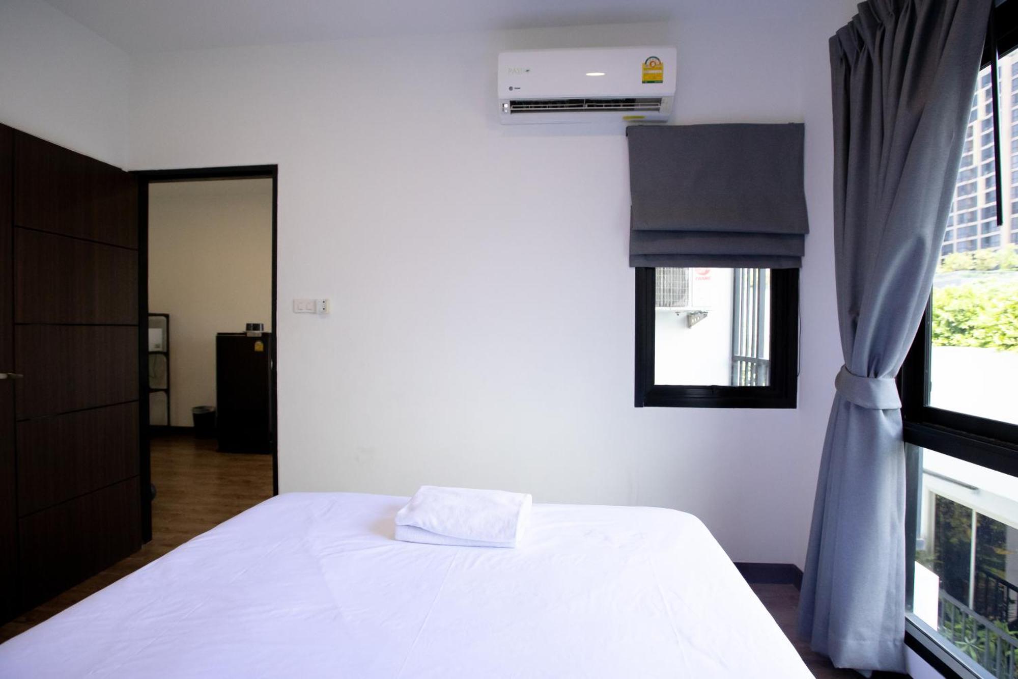 Room 36 Service Apartment Bangkok Bagian luar foto