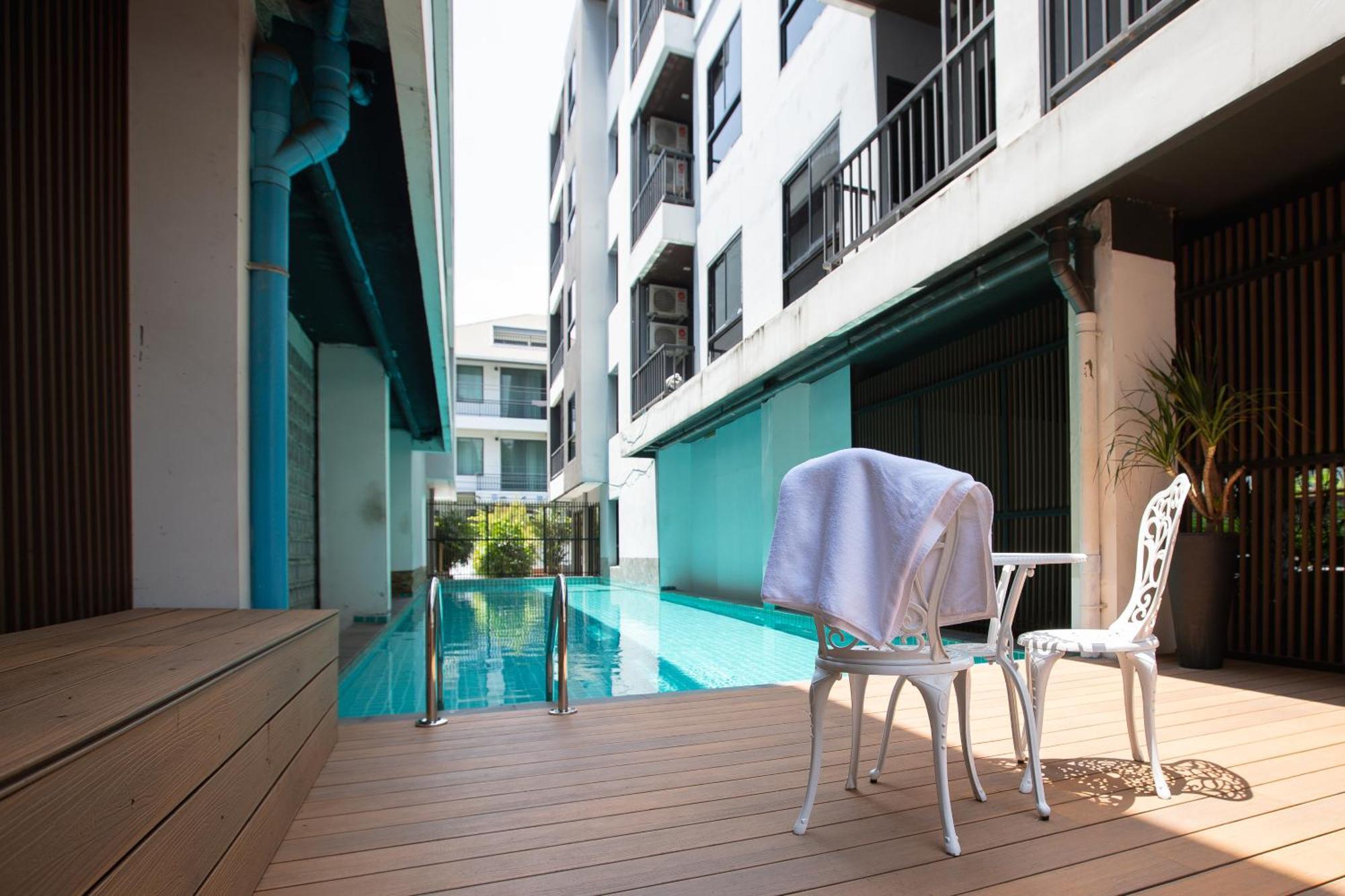 Room 36 Service Apartment Bangkok Bagian luar foto