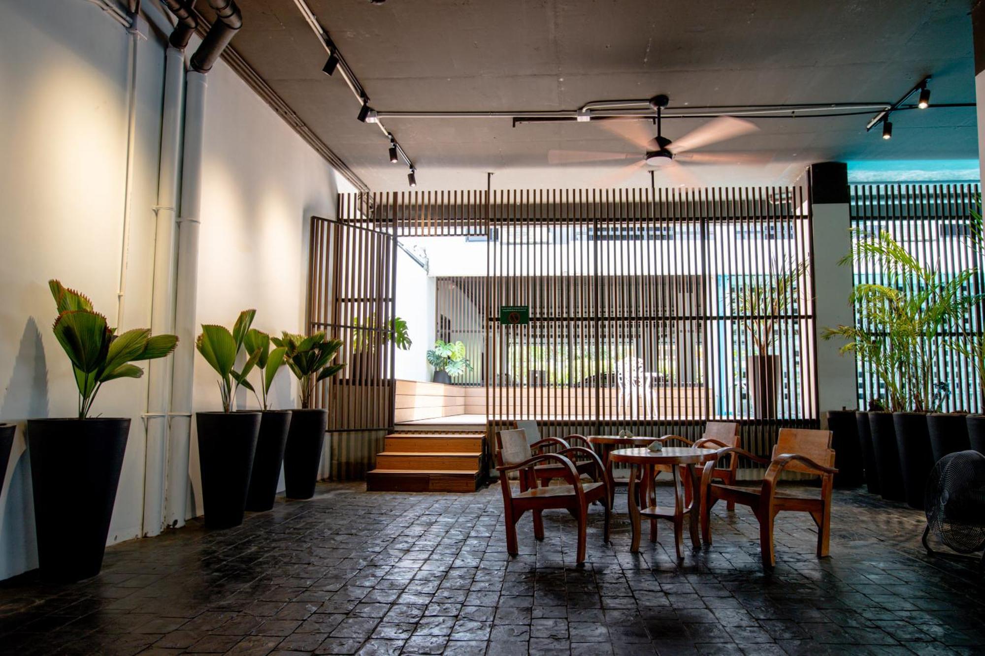 Room 36 Service Apartment Bangkok Bagian luar foto