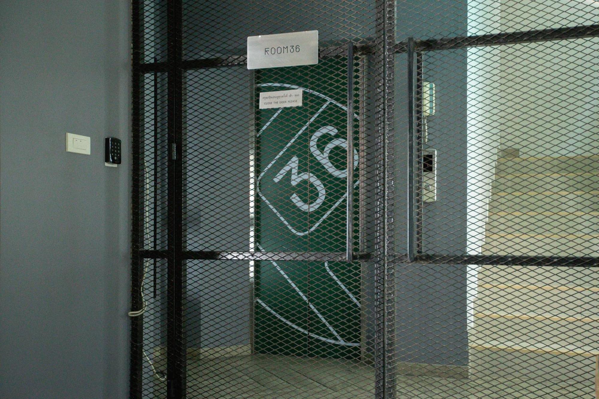 Room 36 Service Apartment Bangkok Bagian luar foto